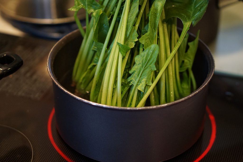 Spinach with Soy Sauce and Katsuobushi - Step1