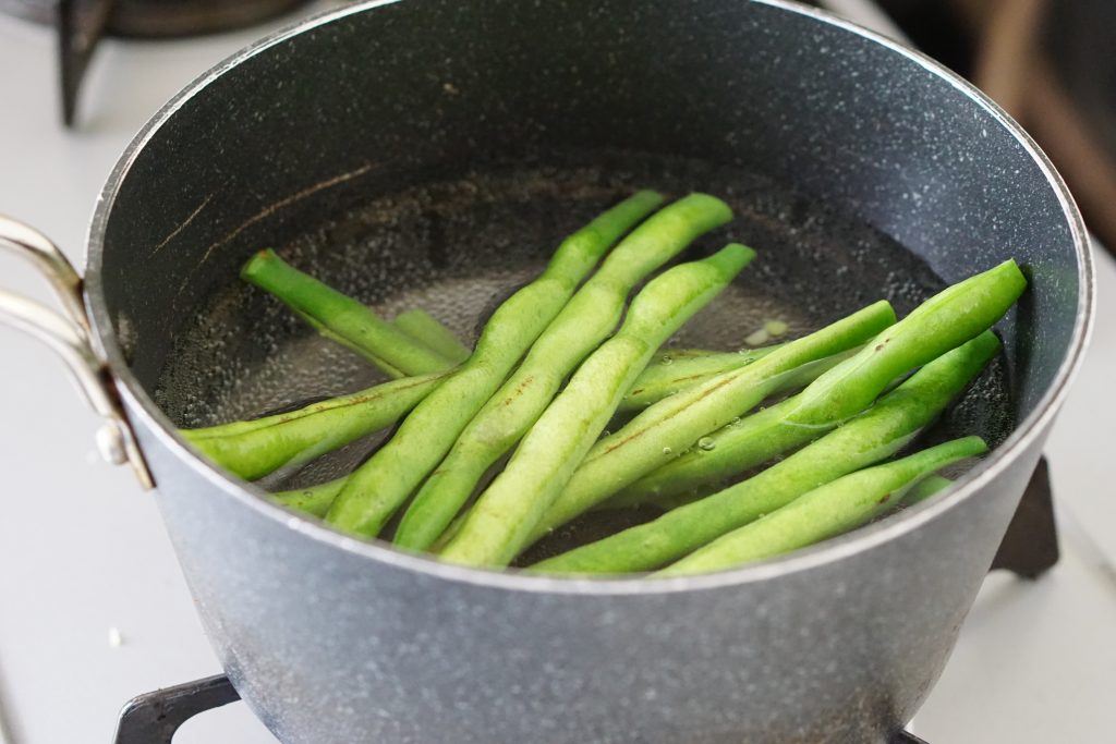 Green Beans and Corn with Sesame - Step1