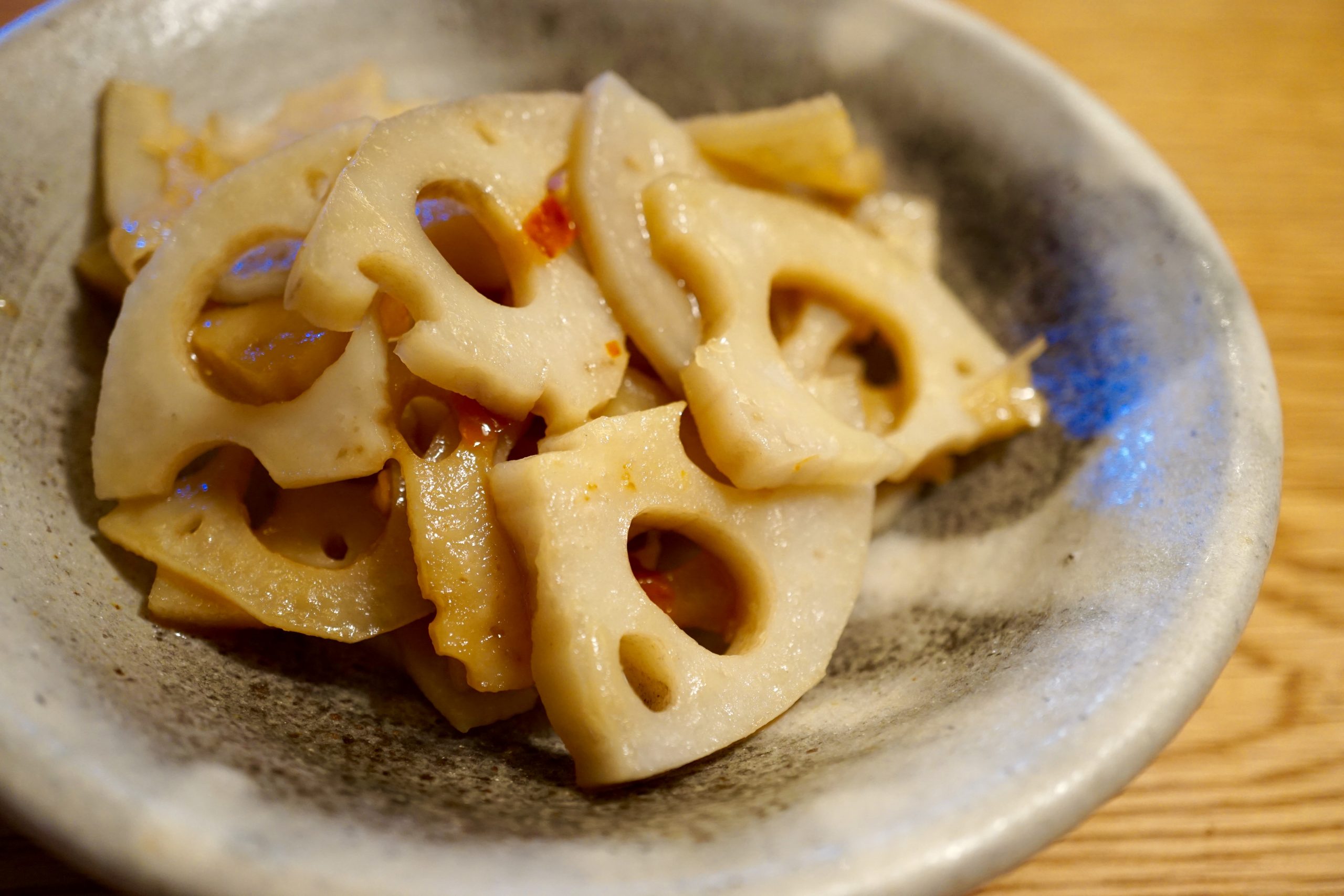 What does lotus root taste like?