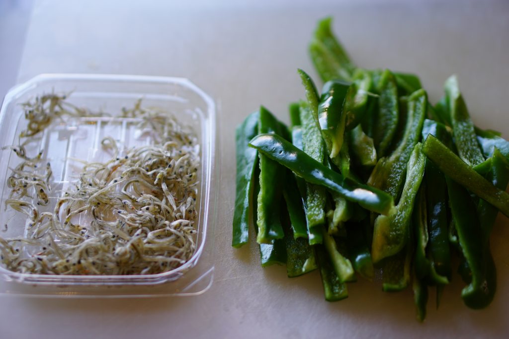 Green Pepper and Chirimenjako Stir Fry - Preparation