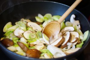 Shiitake and Naganegi Stir-fry - Step1