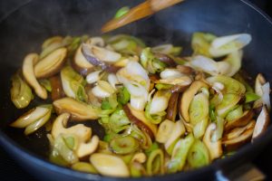 Shiitake and Naganegi Stir-fry - Step2